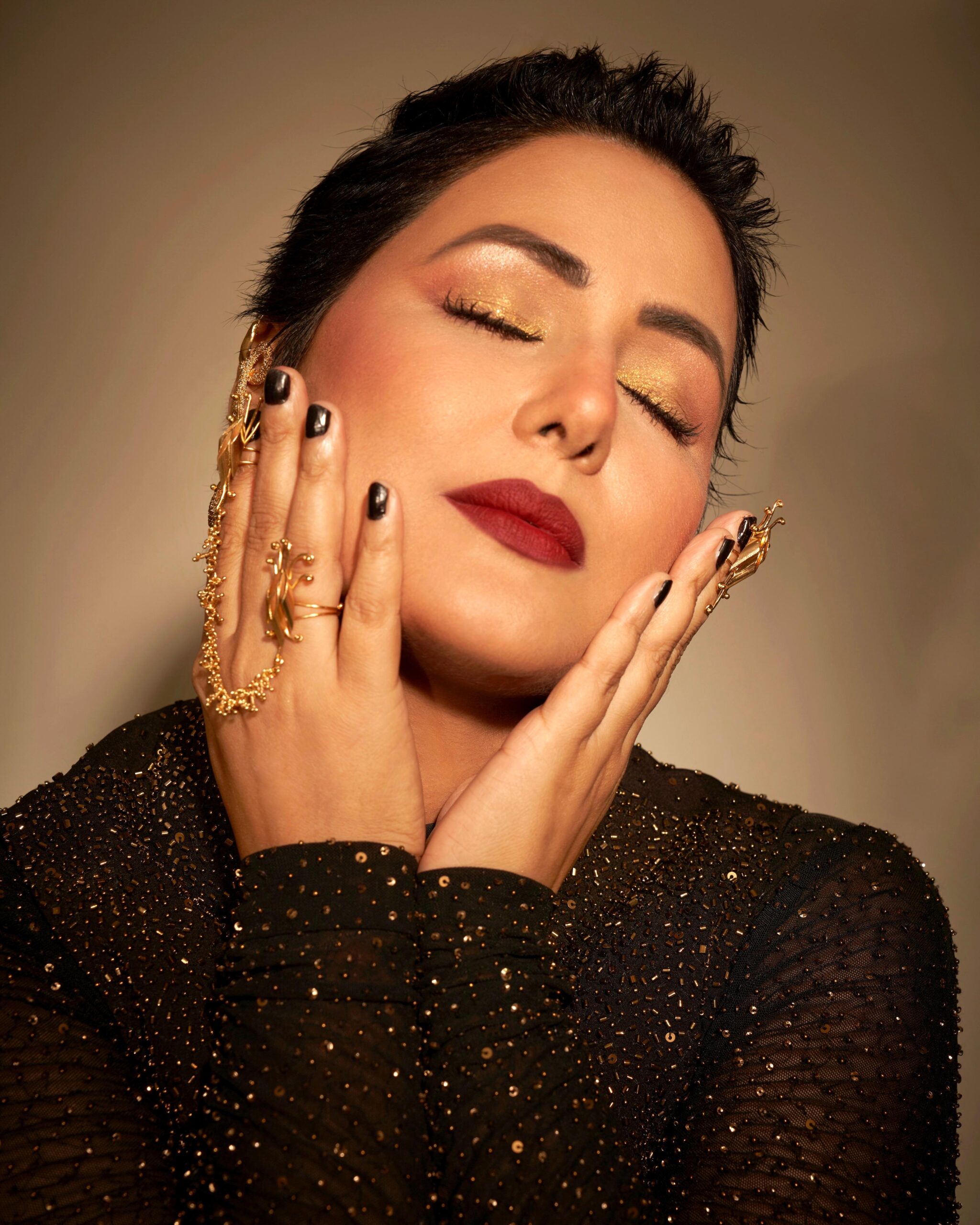 Starlit nail crown duo with chain 2