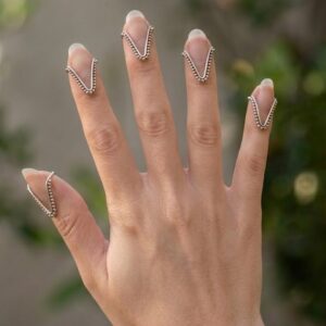 Plain V Vanki Nail Ring